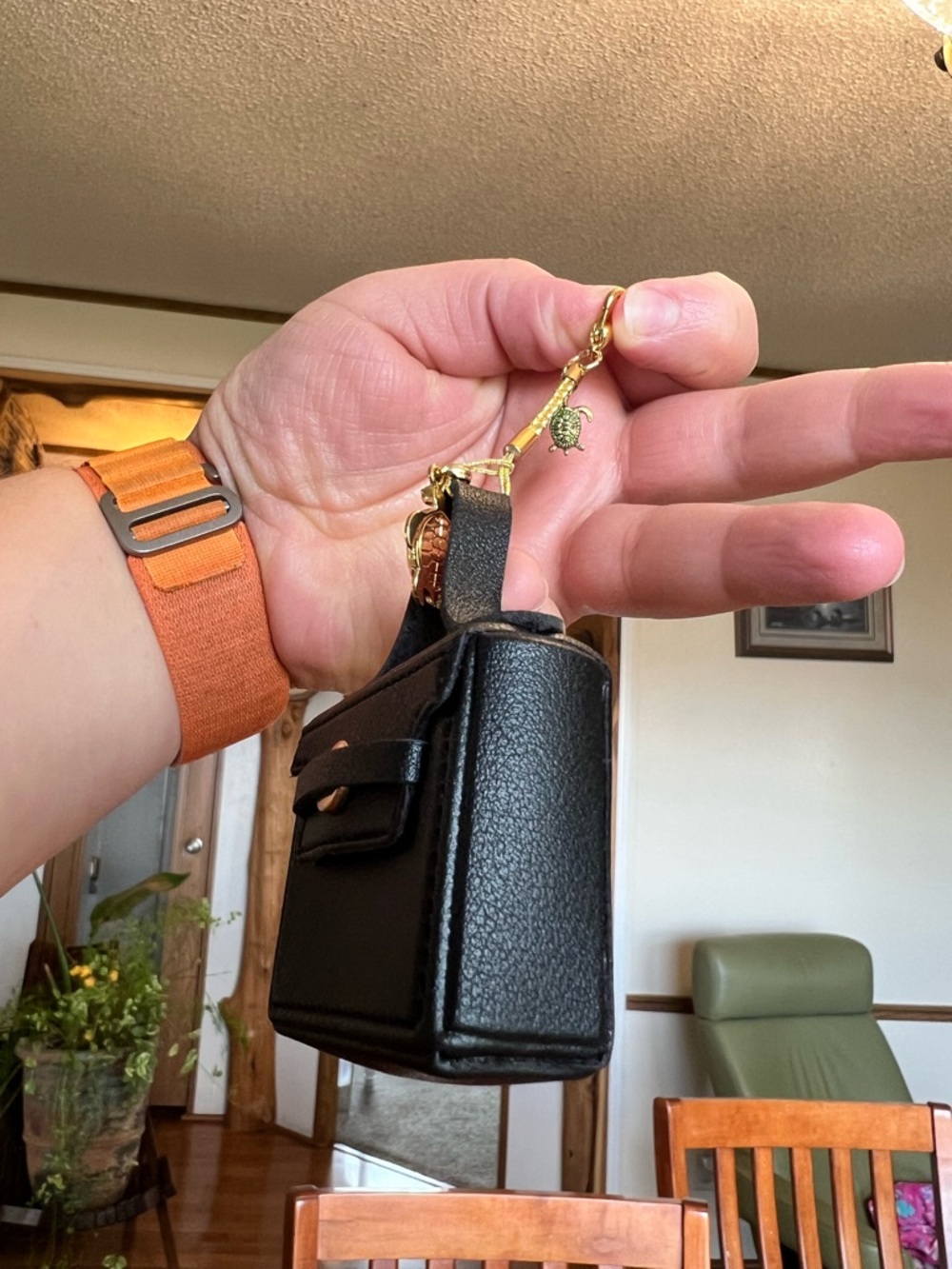 Black Mini Leather Box Bag Keychain with Gold Turtle Charm - Picture 4 of 6